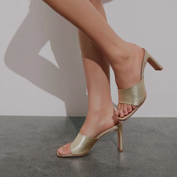 SIREN SHOES KALLIE SHAVED BLOCK HEEL MULE IN SOFT GOLD LEATHER - Picture 1 of 8